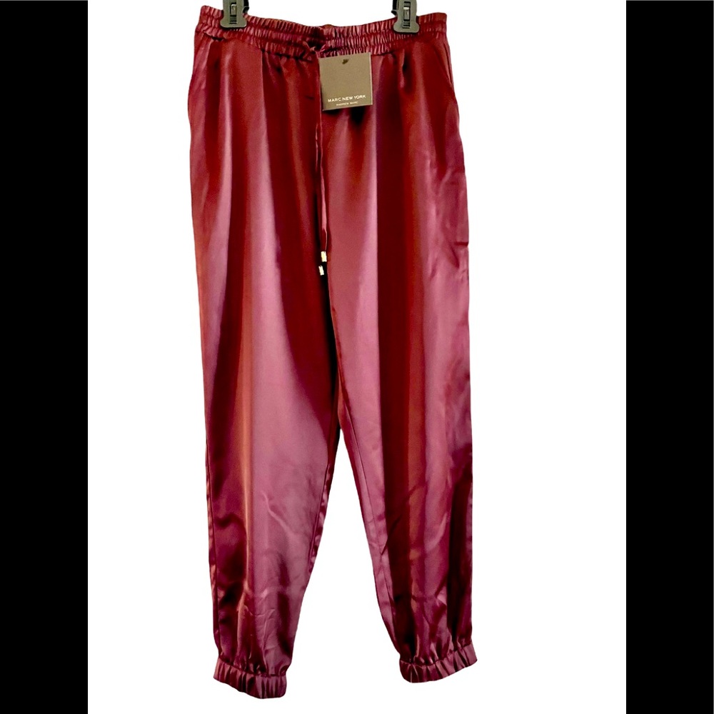 🌟NWT. Andrew Marc satin drawstring joggers